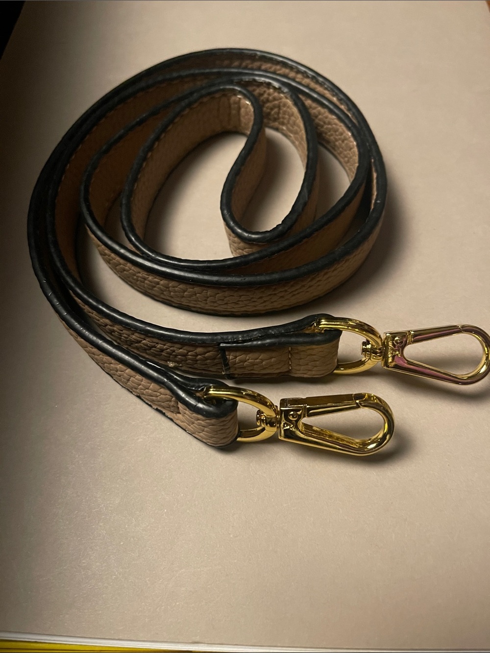 47 inch Detachable Tan Leather crossbody Strap with Gold Hardware. Unbranded.